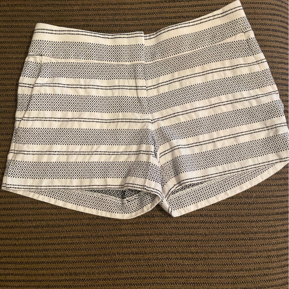 The Riviera Short by Loft-Black and off white-Size 00-Great used condition.